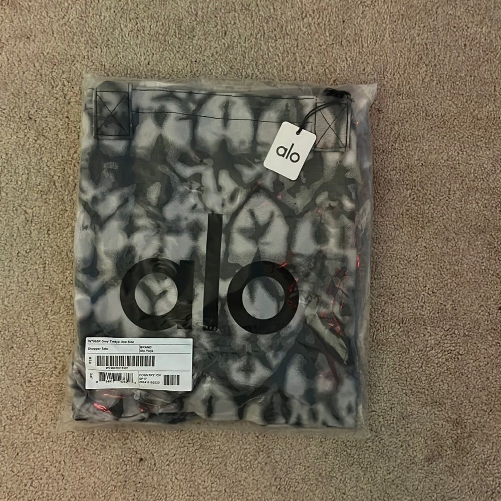 NWT Alo Yoga Shopping Tote